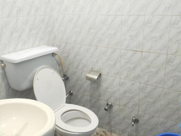 Dylan Cafe And Guest House : photo 3 de la chambre chambre double deluxe avec vue sur château