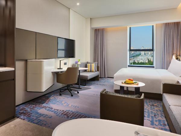 Crowne Plaza Wuhan Development Zone, an IHG Hotel : photo 4 de la chambre chambre double exécutive deluxe