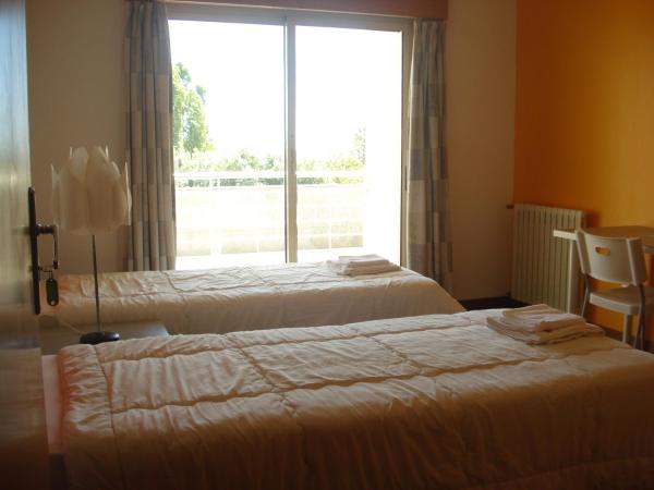 HI Porto - Pousada de Juventude : photo 1 de la chambre chambre lits jumeaux avec toilettes communes