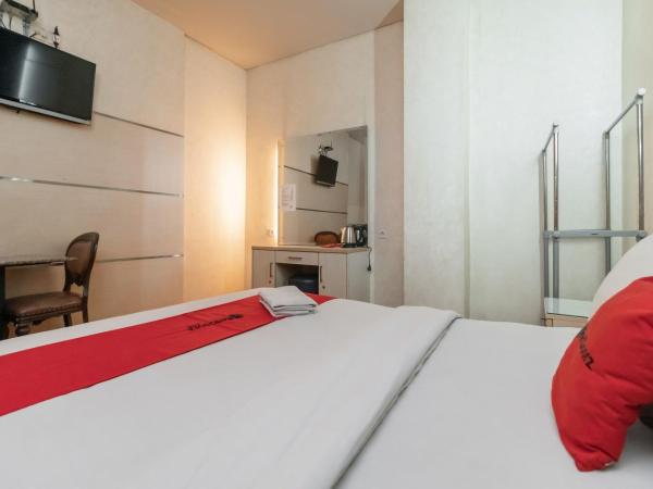 RedDoorz at Jalan Gunung Sahari : photo 1 de la chambre chambre double deluxe