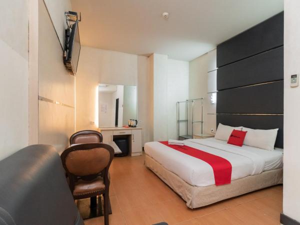 RedDoorz at Jalan Gunung Sahari : photo 9 de la chambre chambre double deluxe