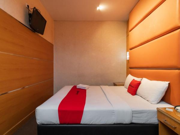 RedDoorz at Jalan Gunung Sahari : photo 3 de la chambre chambre double standard