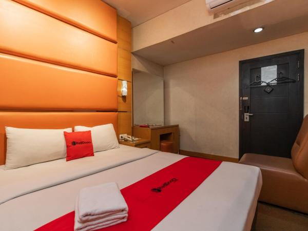 RedDoorz at Jalan Gunung Sahari : photo 5 de la chambre chambre double standard