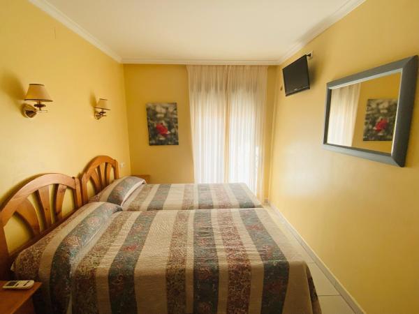 Hostal L'Anfora : photo 3 de la chambre chambre double ou lits jumeaux