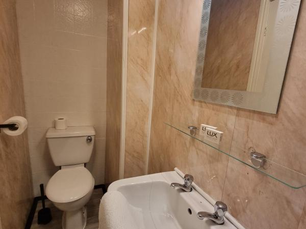 Las Palmas Hotel by the Sea : photo 5 de la chambre chambre lits jumeaux avec salle de bains