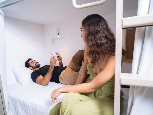 Nomads Party Hostel : photo 4 de la chambre lit dans dortoir mixte de 10 lits