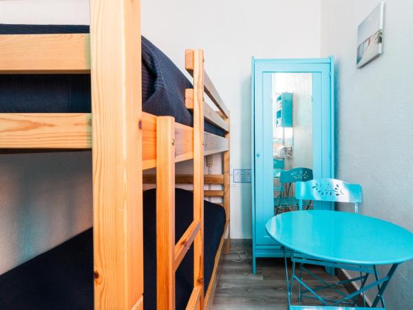 Hôtel Restaurant - Villa Les Sirènes : photo 3 de la chambre chambre familiale classique