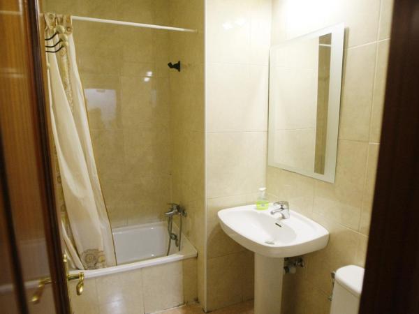 Hostal San Fernando : photo 2 de la chambre chambre lits jumeaux