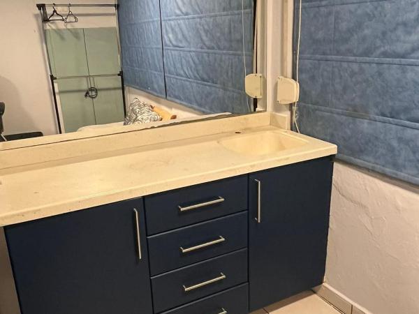 Hostal en El Centro LaKiwa : photo 10 de la chambre chambre double avec salle de bains commune