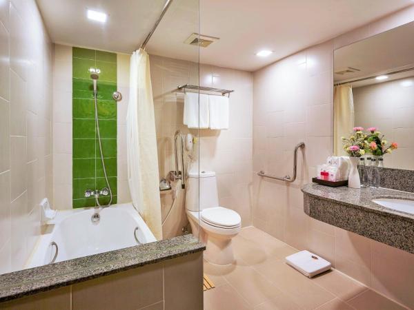 Ambassador Hotel Bangkok - SHA Extra Plus : photo 4 de la chambre suite amtel lit double aile square