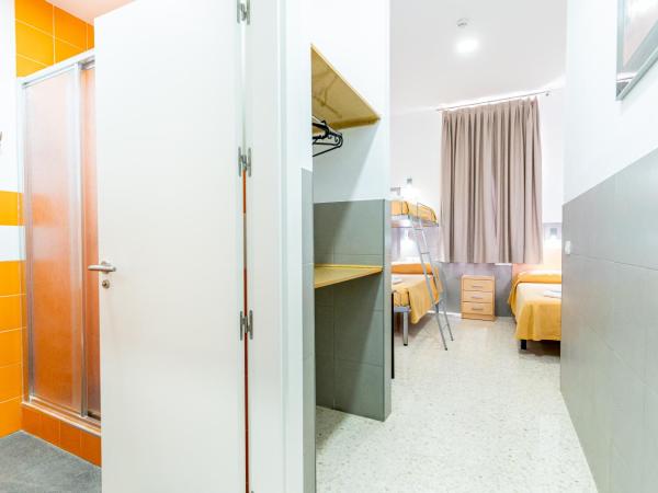 Albergue Inturjoven Malaga : photo 10 de la chambre lit simple en dortoir