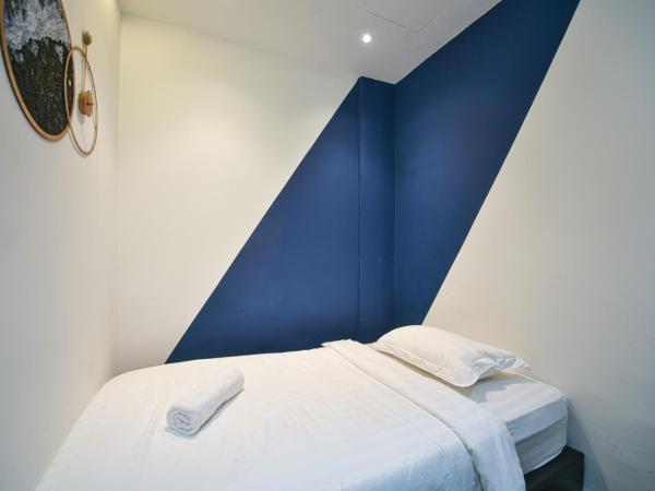 Meta Hotel : photo 2 de la chambre chambre simple avec salle de bains privative