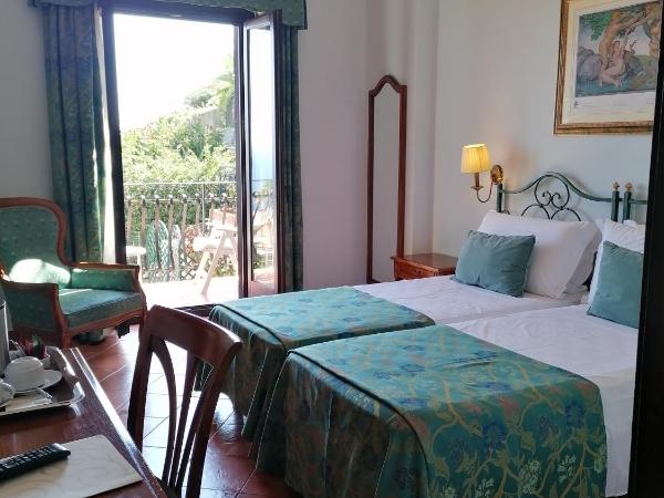 Hotel Sirius : photo 5 de la chambre chambre double ou lits jumeaux - vue latérale sur mer