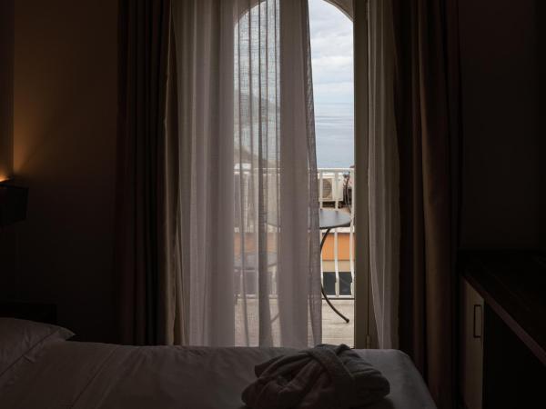 Splendid Hotel Taormina : photo 4 de la chambre chambre double deluxe avec balcon - vue sur mer