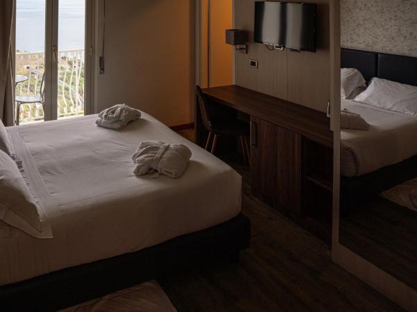 Splendid Hotel Taormina : photo 7 de la chambre chambre double deluxe avec balcon - vue sur mer