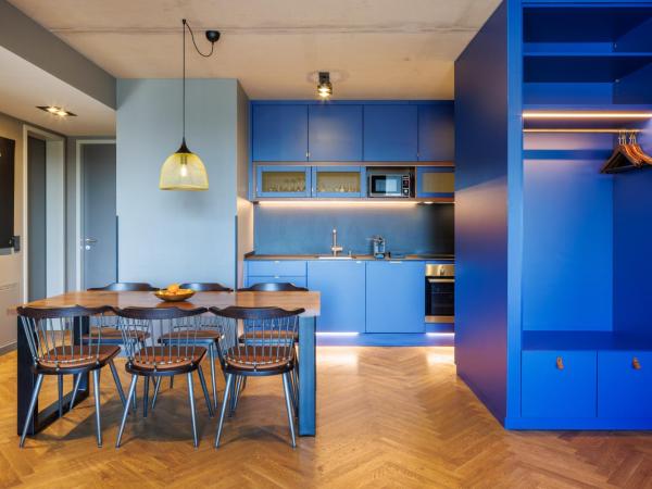 Downtown Apartments Mitte-Wedding : photo 2 de la chambre grand appartement 2 chambres bleu