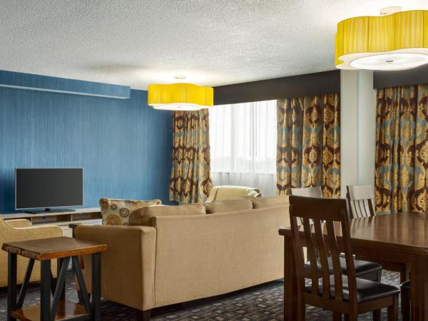 Holiday Inn Louisville East - Hurstbourne, an IHG Hotel : photo 4 de la chambre suite 1 chambre