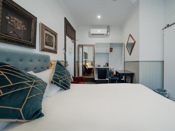 Cremorne Point Manor : photo 5 de la chambre chambre lit queen-size avec vue