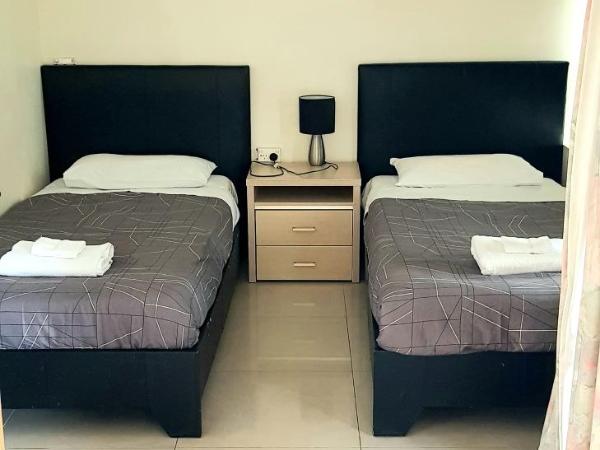 Harringtons102 : photo 5 de la chambre chambre quadruple avec balcon