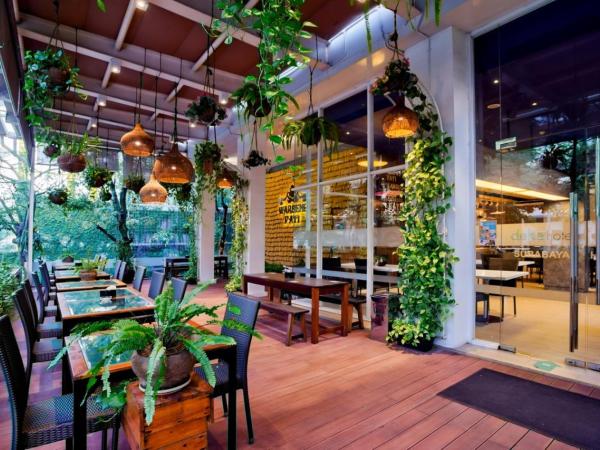 Deka Hotel Surabaya HR Muhammad : photo 10 de la chambre bunk bed for 3 adults