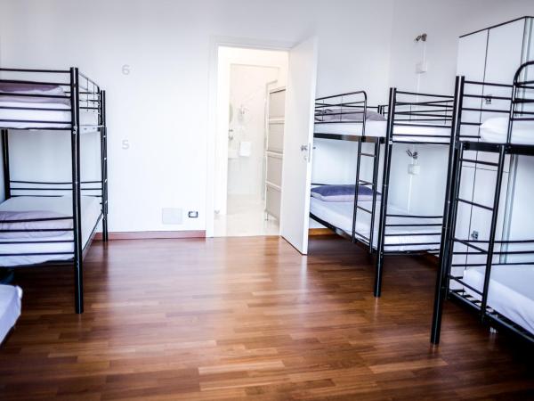 B&B Best Hostel Milano : photo 1 de la chambre lit simple dans dortoir pour hommes