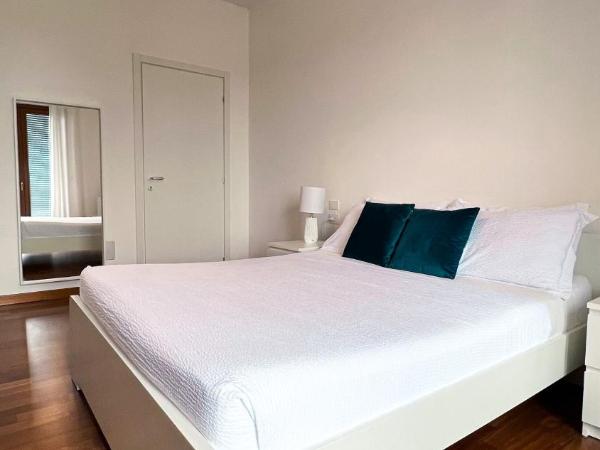 B&B Best Hostel Milano : photo 2 de la chambre chambre double avec salle de bains commune