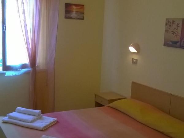 Hotel Carmen Viserba : photo 2 de la chambre chambre double ou lits jumeaux avec salle de bains