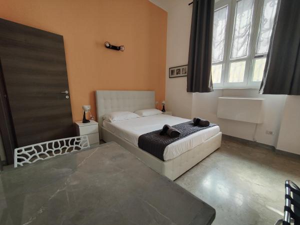 Hostel Turin Metro Young : photo 2 de la chambre chambre double avec salle de bains privative