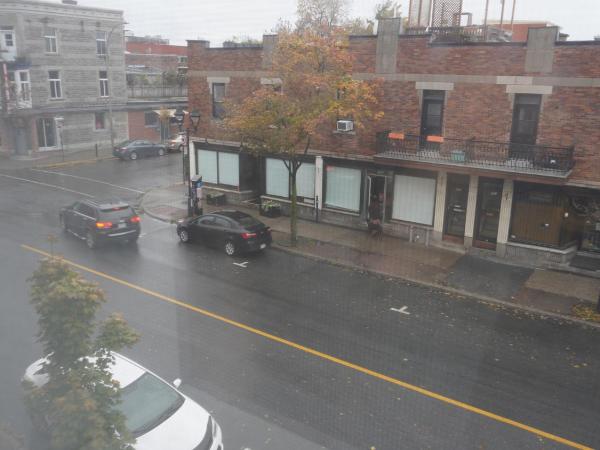 HoMa Homestay Hotel by Olympic Stadium Montreal Auberge-Hostel : photo 8 de la chambre chambre double avec salle de bains privative