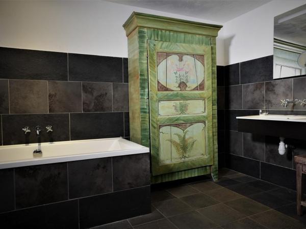 Auberge De La Poulcière : photo 7 de la chambre suite supérieure lit king-size