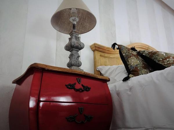 Auberge De La Poulcière : photo 10 de la chambre suite supérieure lit king-size