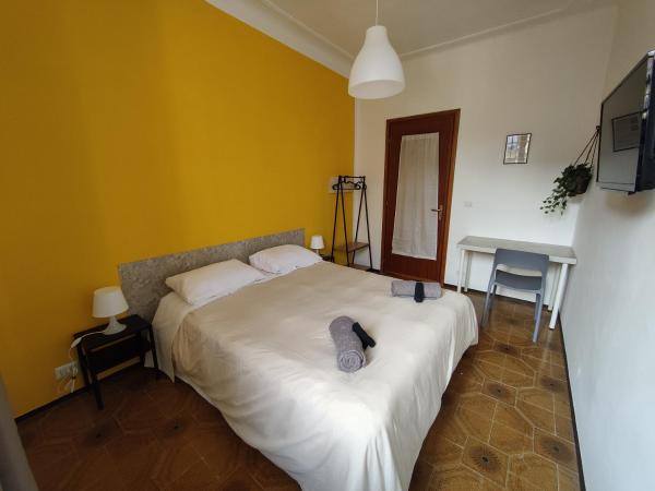 Hostel Turin Metro Young : photo 1 de la chambre chambre double avec salle de bains commune