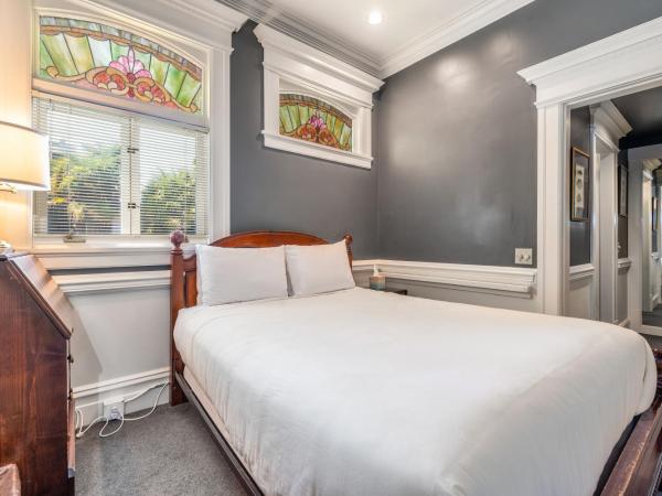 Seattle Gaslight Inn : photo 5 de la chambre chambre lit queen-size deluxe 101 - salle de bains privative