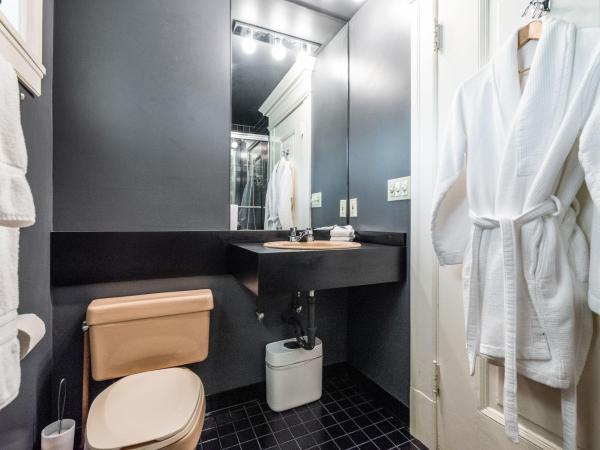 Seattle Gaslight Inn : photo 9 de la chambre chambre lit queen-size deluxe 101 - salle de bains privative