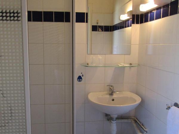 Hôtel Des Poètes avec parking sur réservation : photo 4 de la chambre chambre double standard