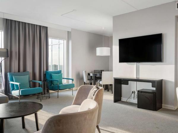 Best Western Plus Hotel Plaza : photo 3 de la chambre suite lit king-size