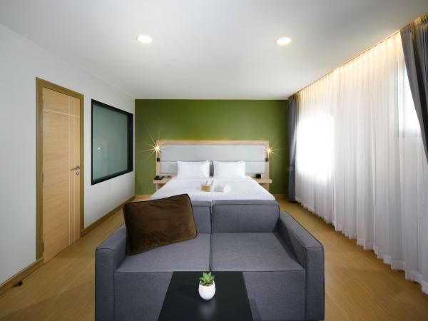 Prime Square Hotel : photo 3 de la chambre chambre lit king-size deluxe - vue sur jardin