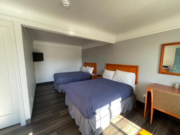 Holiday Motel : photo 3 de la chambre chambre double avec salle de bains privative