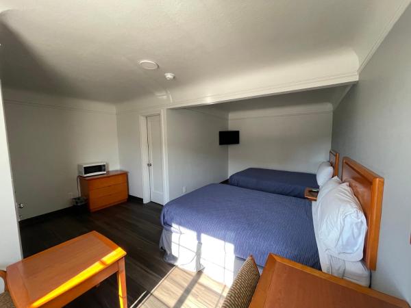 Holiday Motel : photo 5 de la chambre chambre double avec salle de bains privative