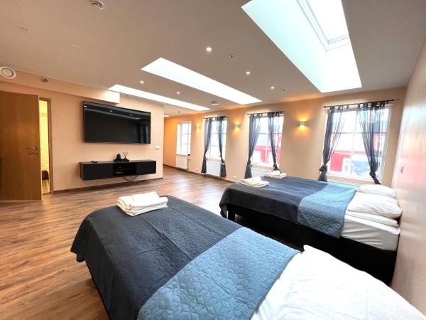 Heart House Guesthouse : photo 1 de la chambre chambre double avec lit d'appoint