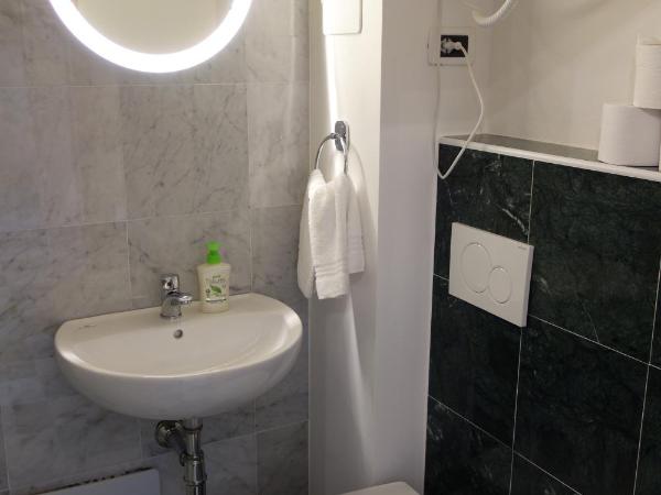 Eco Pisa Tower Guesthouse : photo 6 de la chambre studio triple standard