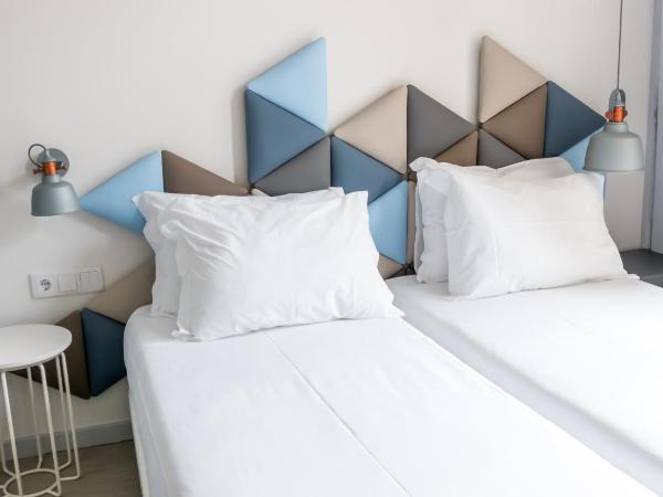 Caçarola Dois - Alojamento local : photo 1 de la chambre chambre lits jumeaux