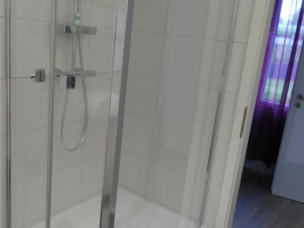 Pension Sölde : photo 4 de la chambre chambre simple avec salle de bains privative