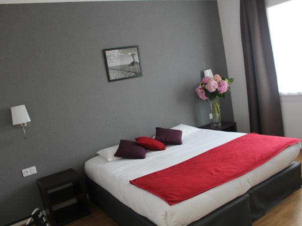 La Villa en L'île - 2 Piscines & Spa : photo 9 de la chambre chambre triple