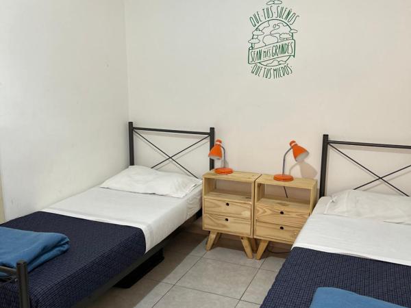 Reina Madre Hostel : photo 3 de la chambre chambre lits jumeaux standard avec salle de bains commune