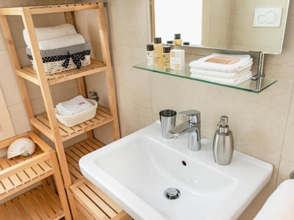 B&B Villa Rosa : photo 5 de la chambre chambre double avec salle de bains privative