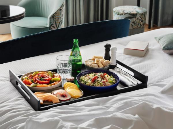 Le 1932 Hotel & Spa Cap d'Antibes - MGallery : photo 6 de la chambre chambre double supérieure avec balcon - vue sur mer