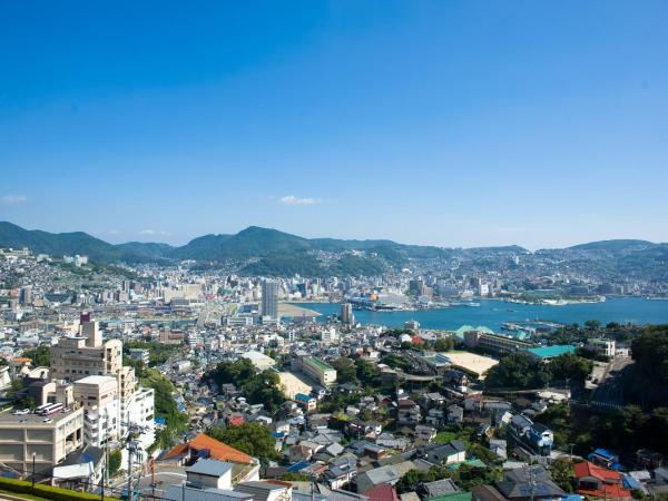 Luke Plaza Hotel : photo 3 de la chambre chambre non-fumeurs - vue sur port
