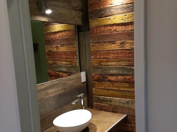 H125 - Complejo Mendoza : photo 7 de la chambre chambre familiale avec balcon