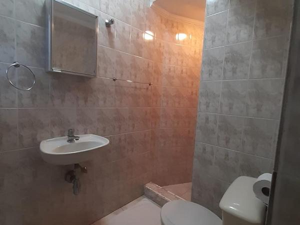 Apeninos Suites Basicas : photo 6 de la chambre chambre quadruple avec salle de bains privative